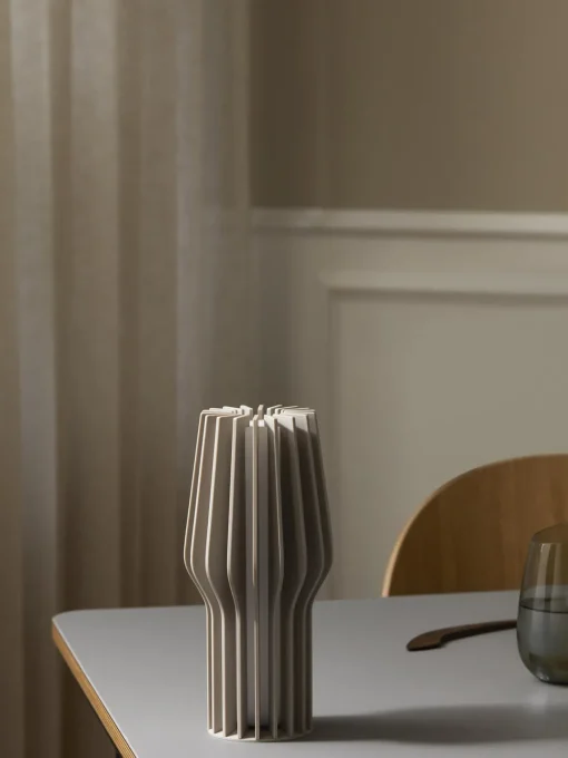 Lámparas De Mesa|Lámparas De Mesita De Noche>Eva Solo Lámpara de mesa pequeña LED regulable Radiant, portátil Beige claro