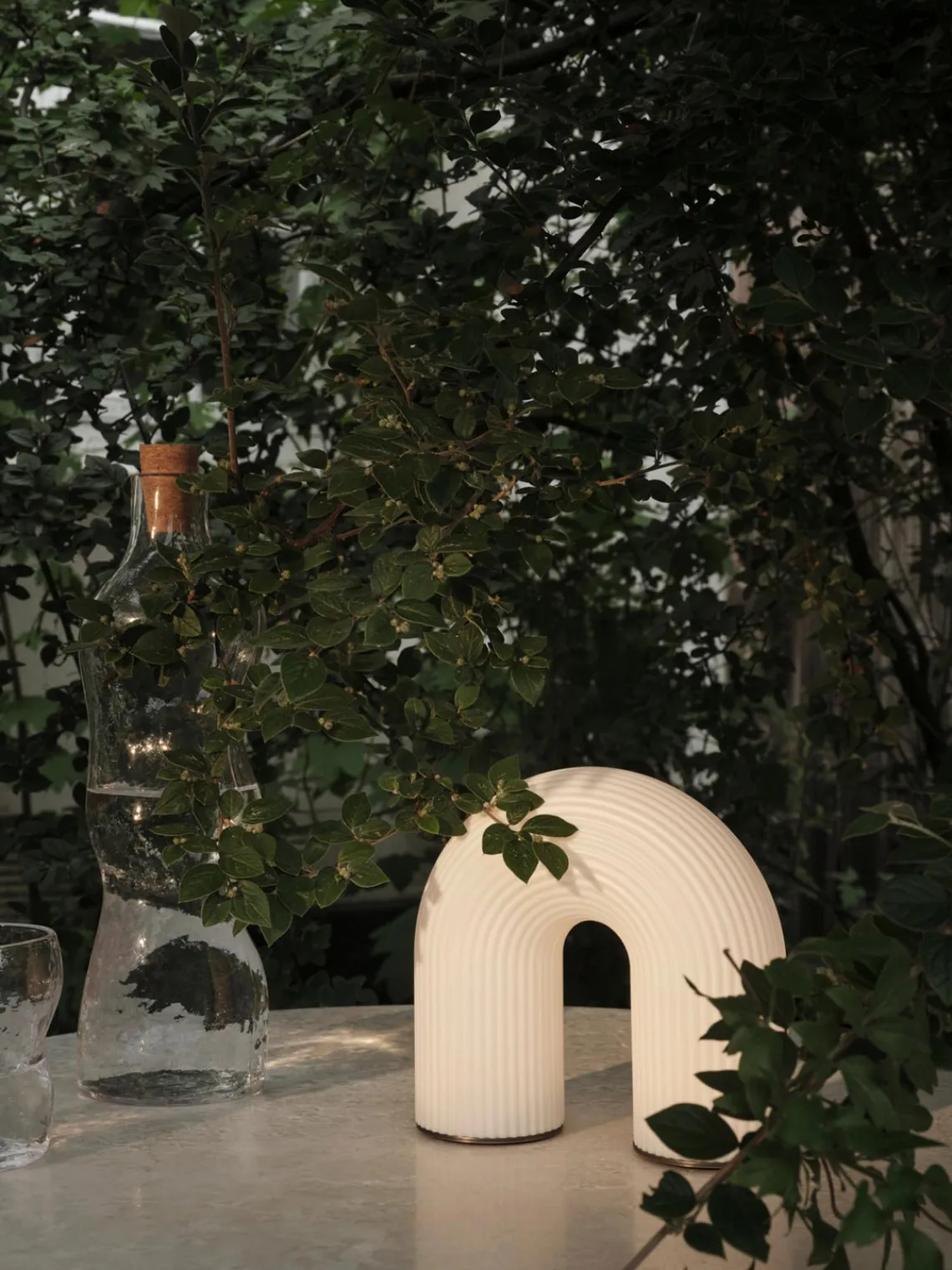 Lámparas De Mesa|Lámparas De Techo>Ferm Living Lámpara de mesa pequeña LED regulable con estructura acanalada, portátil