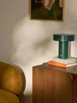 Lámparas De Mesa|Lámparas De Techo></noscript>Westwing Collection Lámpara de mesa pequeña LED regulable Kamal, pórtatil Verde oscuro
