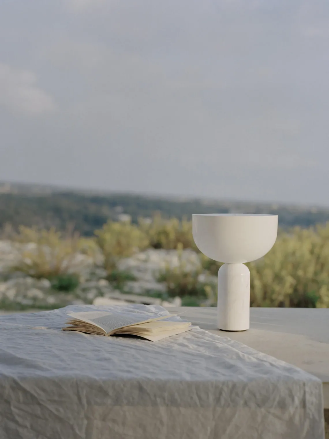 Lámparas De Mesa|Lámparas De Techo>New Works Lámpara de mesa pequeña móvil de mármol Kizu, regulable Blanco, mármol blanco