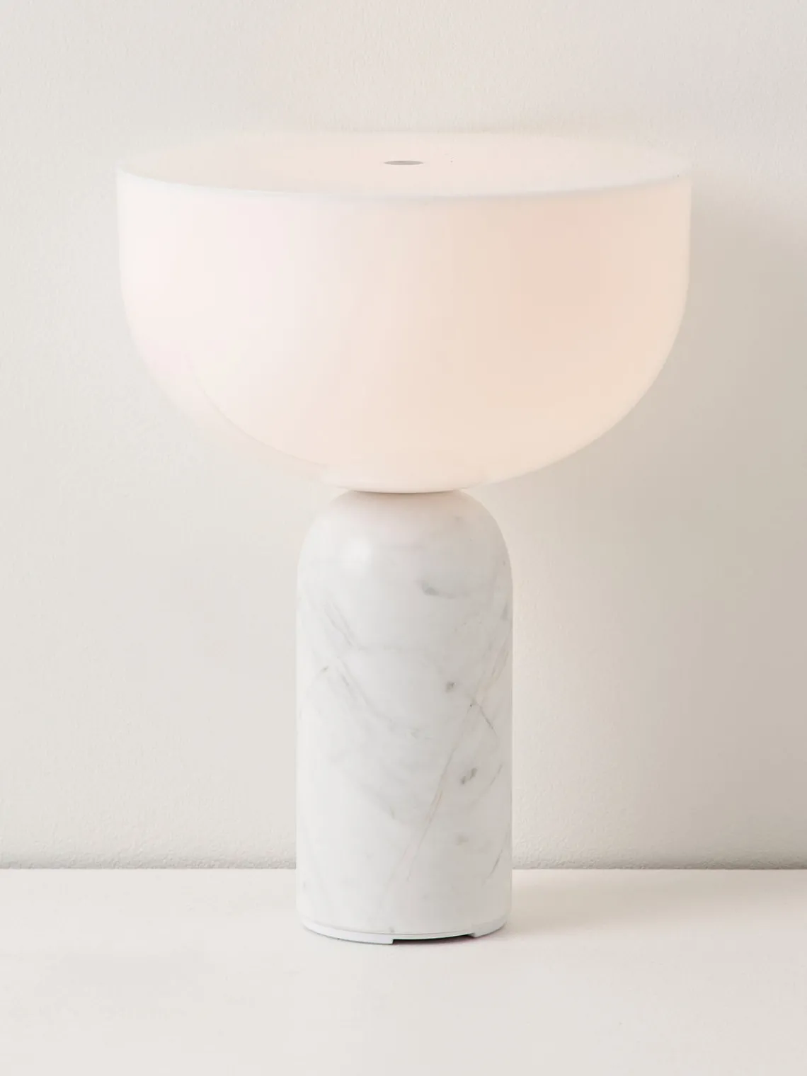 Lámparas De Mesa|Lámparas De Techo>New Works Lámpara de mesa pequeña móvil de mármol Kizu, regulable Blanco, mármol blanco