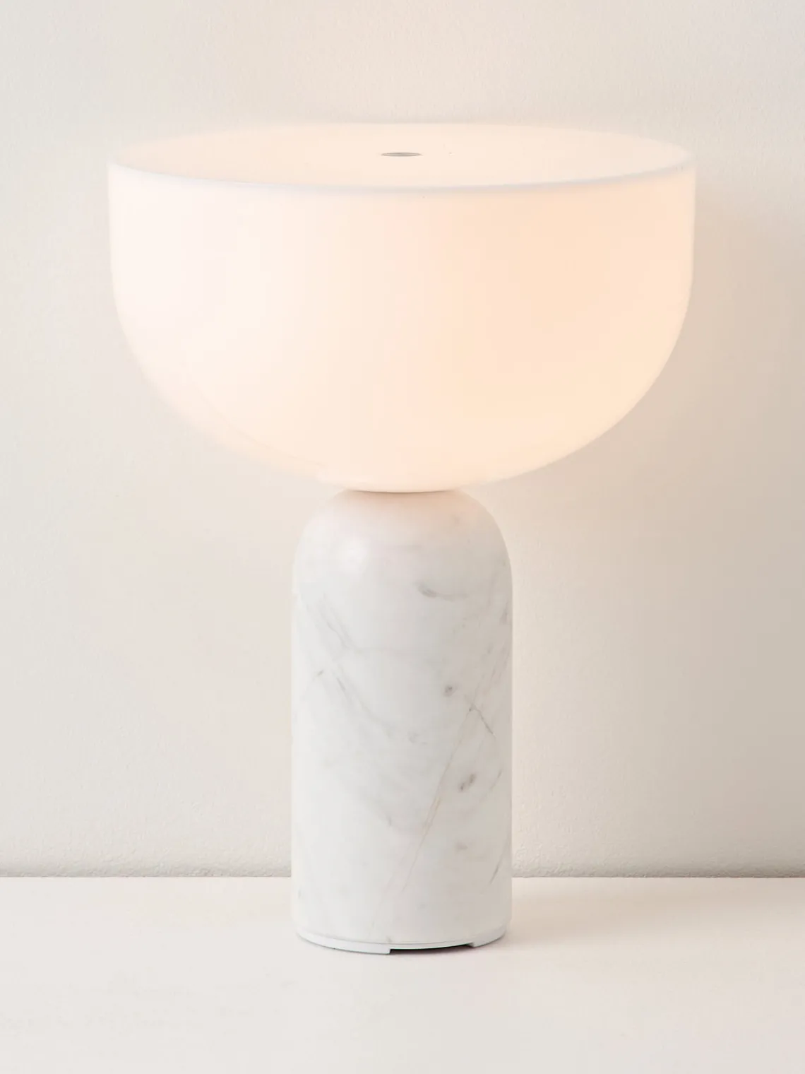 Lámparas De Mesa|Lámparas De Techo>New Works Lámpara de mesa pequeña móvil de mármol Kizu, regulable Blanco, mármol blanco