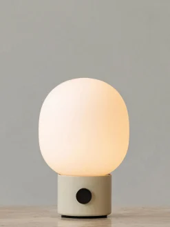 Lámparas De Mesa|Lámparas De Techo></noscript>Audo Copenhagen Lámpara de mesa pequeña regulable con puerto USB JWDA Blanco, beige