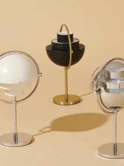 Lámparas De Mesa|Lámparas De Techo></noscript>GUBI Lámpara de mesa regulable y ajustable Multi-Lite, portátil Plateado brillante