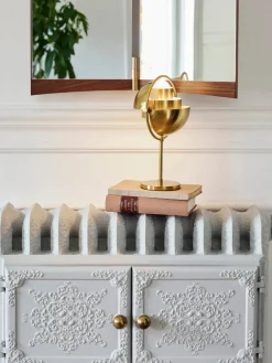 Lámparas De Mesa|Lámparas De Techo></noscript>GUBI Lámpara de mesa regulable y ajustable Multi-Lite, portátil Dorado brillante