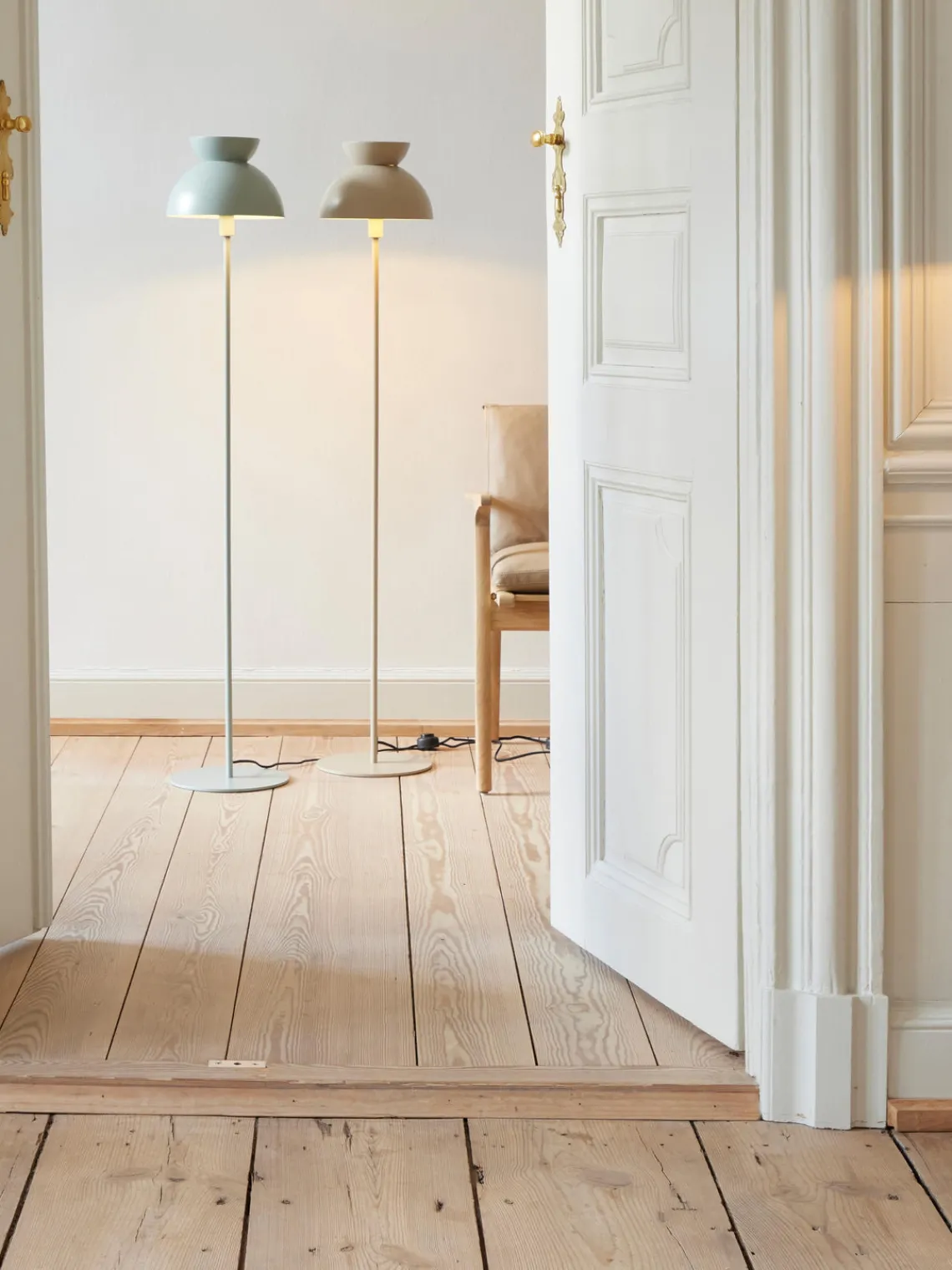 Lámparas De Pie|Lámparas De Techo>Frandsen Lámpara de pie pequeña Butterfly Greige mate