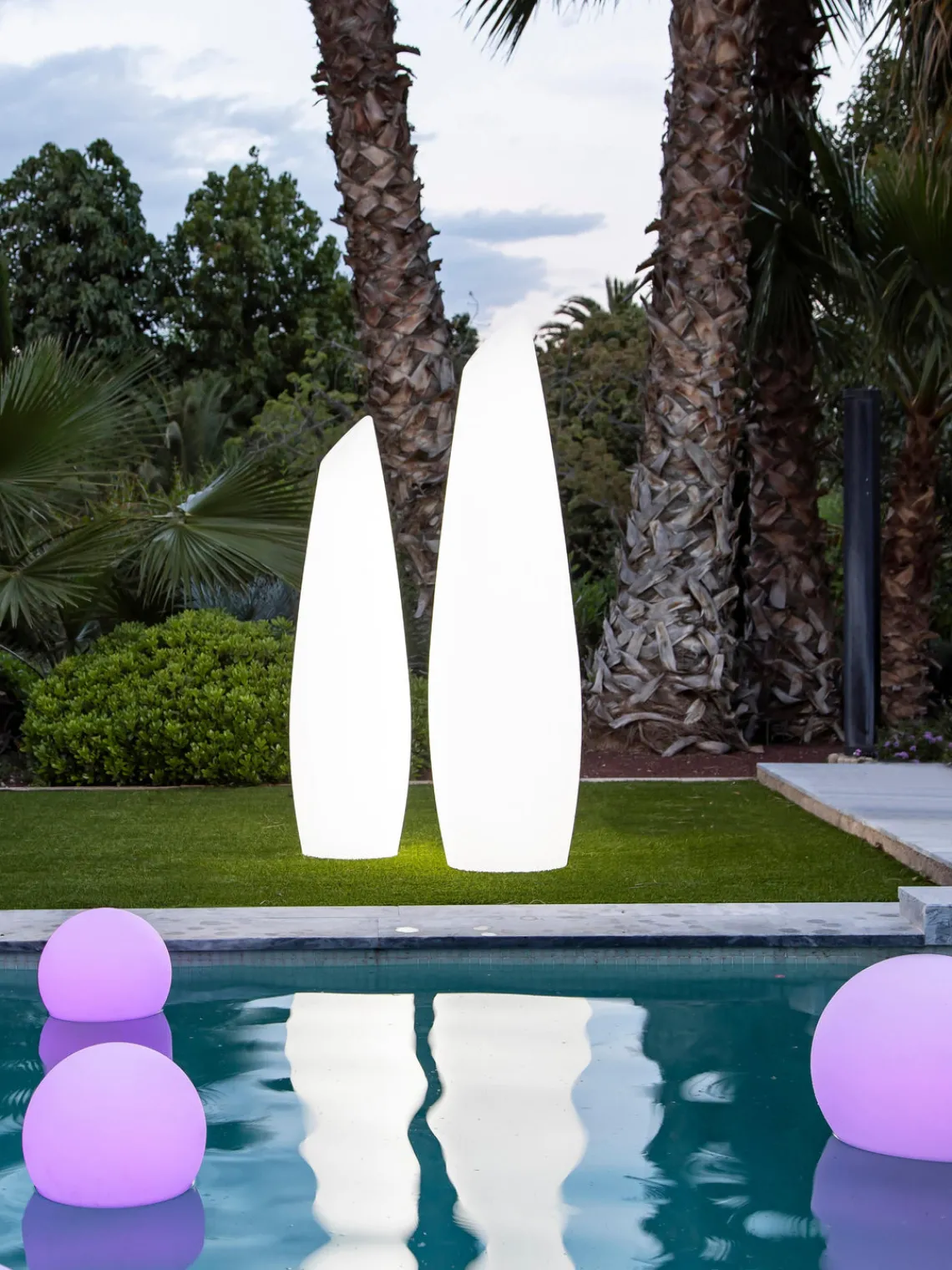 Lámparas De Pie Para Exterior|Lámparas De Techo>NewGarden Lámpara de suelo solar LED para exterior regulable Buly, con cambio de color y mando a distancia