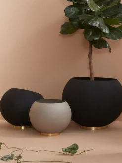 Clearance Macetero de metal Globe Maceteros|Jarrones