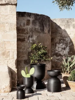 Maceteros|Maceteros De Exterior>Ferm Living Macetero Hourglass, 73 cm Negro mate