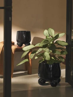 Maceteros|Maceteros De Exterior></noscript>Westwing Collection Macetero Olea, Al 26 cm Negro brillante