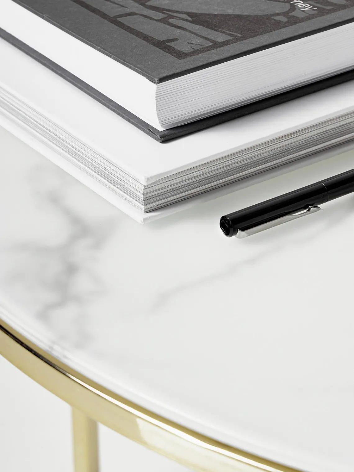 Mesas De Centro|Mesas De Centro>Westwing Collection Mesa de centro redonda con tablero de vidrio en look mármol Antigua Aspecto mármol blanco, dorado brillante