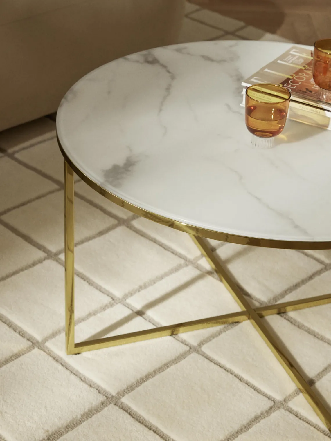 Mesas De Centro|Mesas De Centro>Westwing Collection Mesa de centro redonda con tablero de vidrio en look mármol Antigua Aspecto mármol blanco, dorado brillante