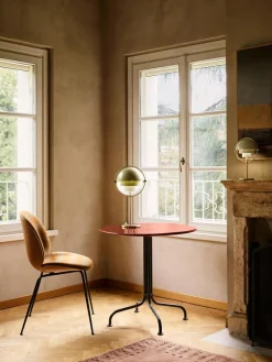 Mesas De Comedor|Mesas De Comedor></noscript>GUBI Mesa de comedor bistro redonda con tablero de cerámica Carmel, Ø 75 x 73 cm Rojo óxido, negro