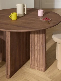 Mesas De Comedor|Mesas De Comedor></noscript>Westwing Collection Mesa de comedor redonda de madera de roble Jolka, tamaños diferentes Madera de roble lacada en marrón oscuro