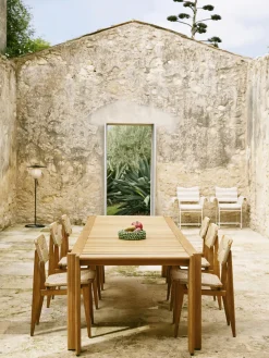 Mesas De Jardín|Mesas De Jardí­N></noscript>GUBI Mesa de jardín de madera de teca Atmosfera, tamaños diferentes