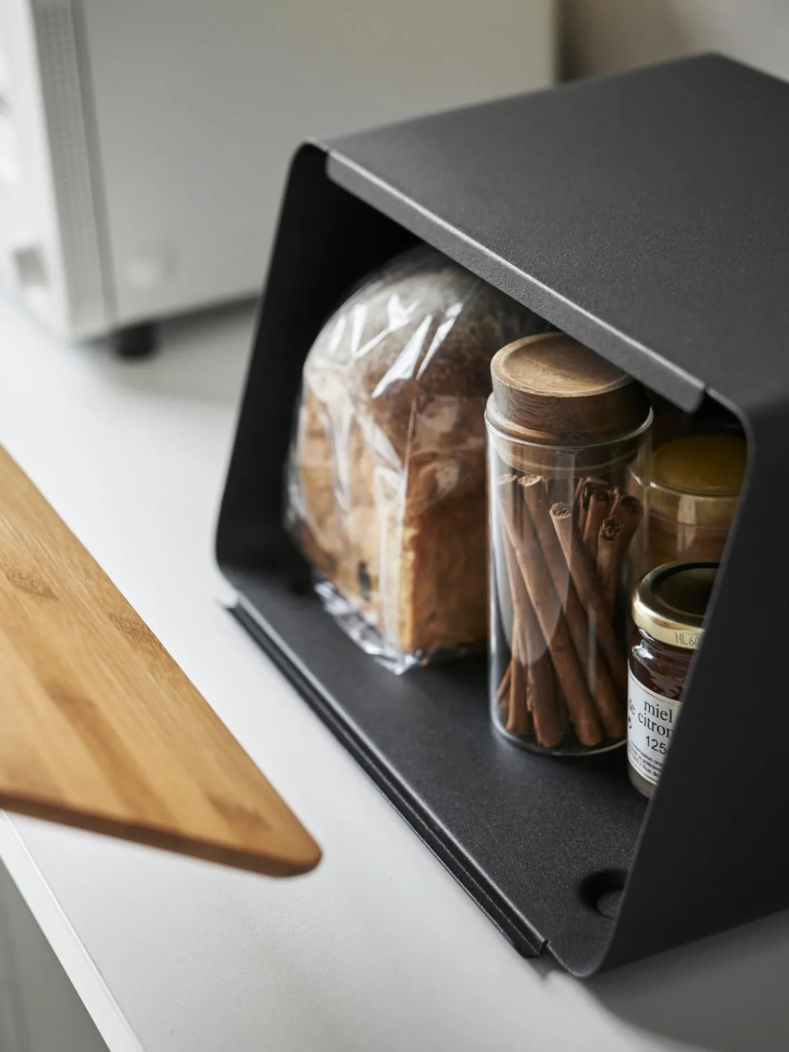 Panera con tabla de cortar Tower Cestas Para Pan|Almacenaje De Cocina