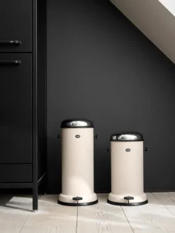 Cubos De Basura Y Reciclaje|Almacenaje De Cocina></noscript>Vipp Papelera con pedal 15 Beige claro, plateado