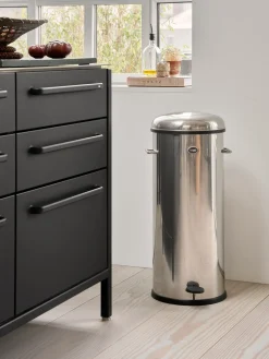 Cubos De Basura Y Reciclaje|Almacenaje De Cocina></noscript>Vipp Papelera con pedal 17 Plateado