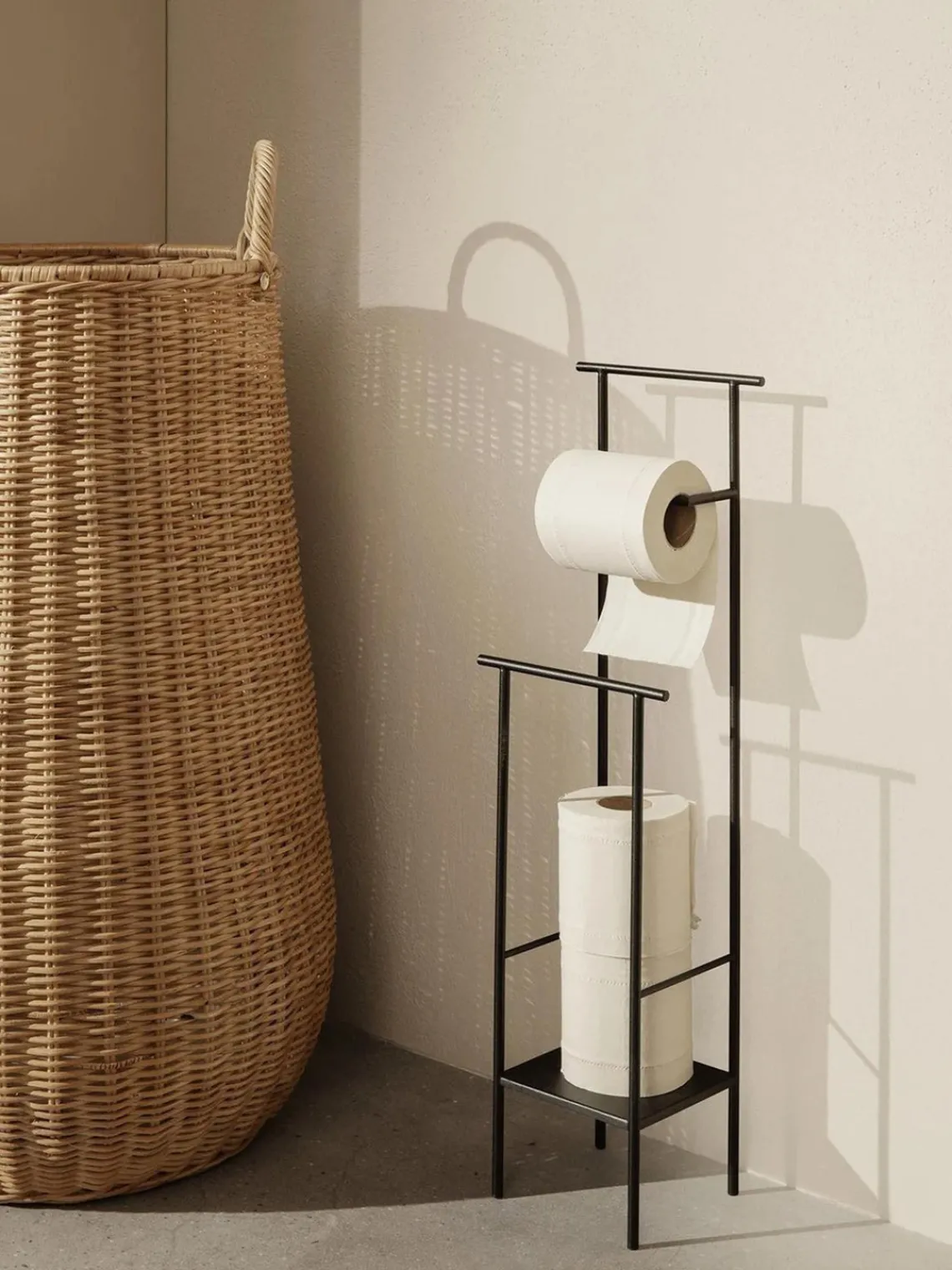 Portarrollos|Estanterías De Baño>Ferm Living Portarrollos de baño con estante Dora Negro mate