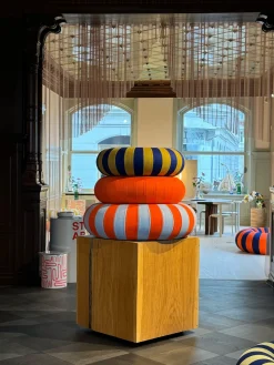 Puf De Exterior|Sillones></noscript>Studio About Puf redondo Float Azul oscuro, ocre