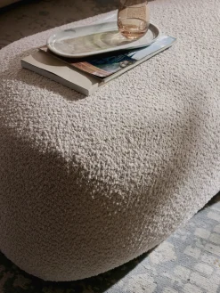 Reposapiés|Sofás></noscript>Westwing Collection Puf reposapiés grande de borreguillo bouclé Alba Borreguillo bouclé blanco Off White