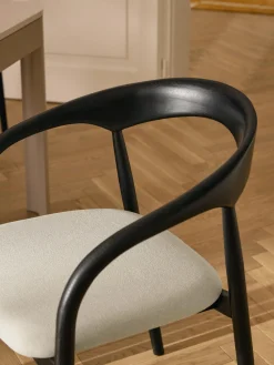 Sillas De Madera|Sillas Con Reposabrazos></noscript>Westwing Collection Silla con reposabrazos de madera de fresno y asiento tapizado Camille Tejido blanco Off White, negro