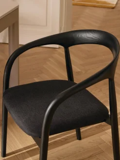 Sillas De Madera|Sillas Con Reposabrazos></noscript>Westwing Collection Silla con reposabrazos de madera de fresno y asiento tapizado Camille Tejido negro, negro
