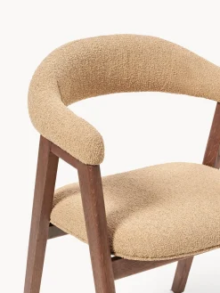 Sillas Con Reposabrazos|Sillas></noscript>Westwing Collection Silla con reposabrazos tapizada en tejido bouclé Nik Bouclé beige, madera de roble barnizada en marrón oscuro
