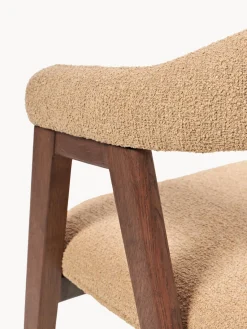 Sillas Con Reposabrazos|Sillas></noscript>Westwing Collection Silla con reposabrazos tapizada en tejido bouclé Nik Bouclé beige, madera de roble barnizada en marrón oscuro