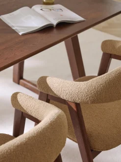 Sillas Con Reposabrazos|Sillas></noscript>Westwing Collection Silla con reposabrazos tapizada en tejido bouclé Nik Bouclé beige, madera de roble barnizada en marrón oscuro