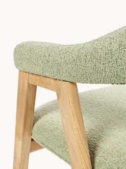 Sillas Con Reposabrazos|Sillas></noscript>Westwing Collection Silla con reposabrazos tapizada en tejido bouclé Nik Bouclé verde salvia, madera de roble barnizada