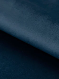 Sillas Con Reposabrazos|Sillas></noscript> Silla con repozabrazos de terciopelo Lola Terciopelo azul oscuro, negro mate