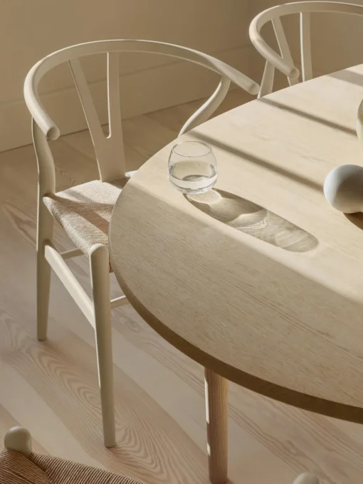 Sillas>Carl Hansen & Søn Silla de madera con asiento tejido a mano CH24 Madera de haya pintada en beige claro, beige