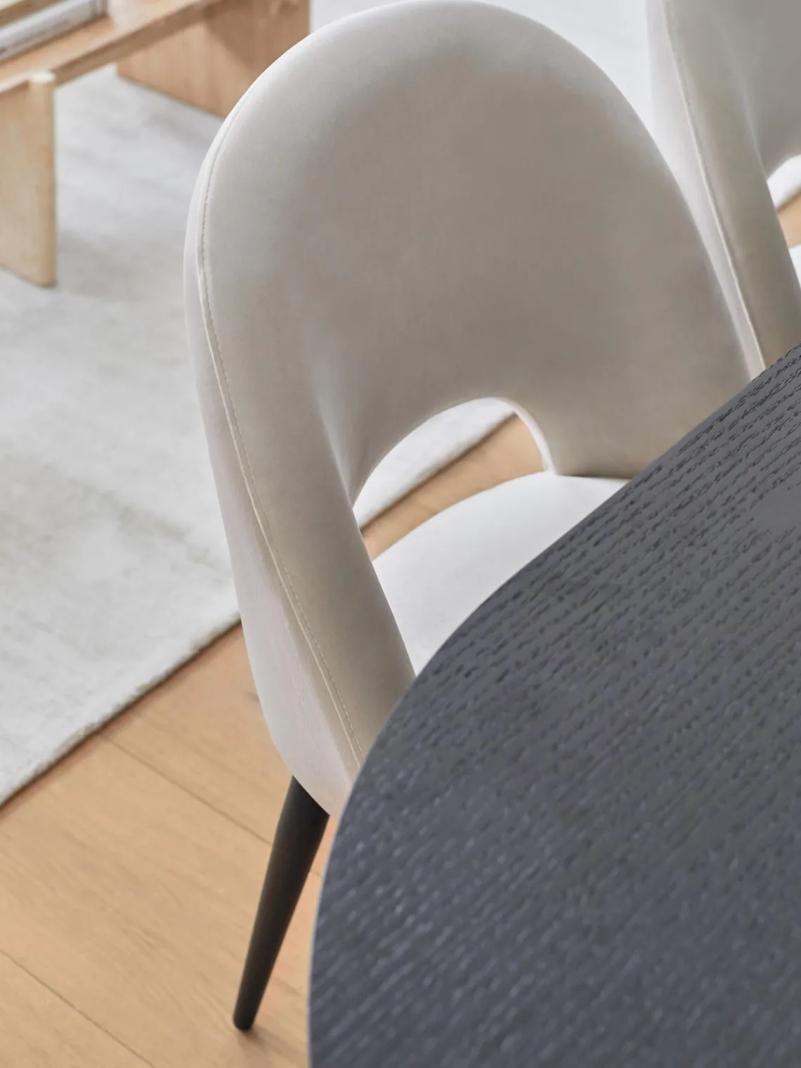 Sillas>Westwing Collection Silla de terciopelo Rachel Terciopelo blanco crema, negro mate