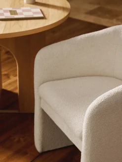 Sillas Con Reposabrazos|Sillas></noscript>Westwing Collection Sillón con reposabrazos en tejido bouclé Mairo Bouclé beige claro