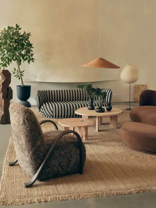 Sillones Pequeños|Sillones>Ferm Living Sillón de piel de oveja Buur Piel de oveja marrón oscuro, madera de roble