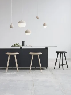 Taburetes Altos|Sillas>Mater Taburete alto de madera de haya y cuero High Stool Cuero negro, madera de haya negro pintado