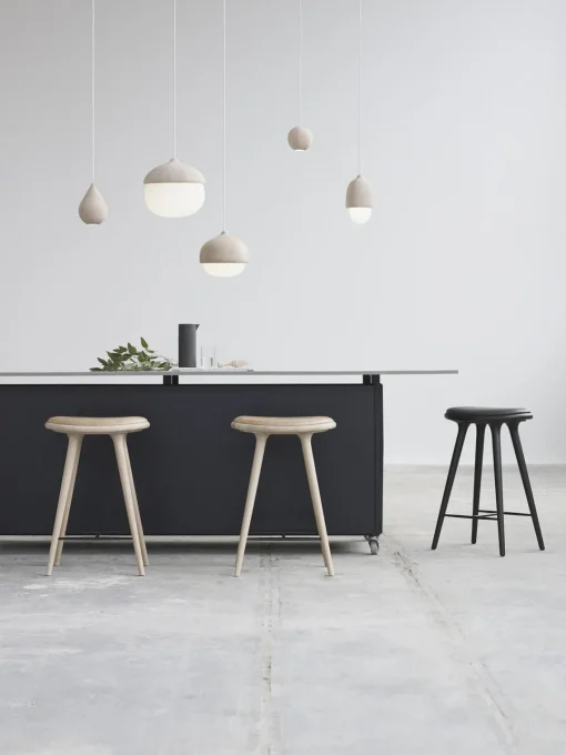 Taburetes Altos|Sillas>Mater Taburete alto de madera de haya y cuero High Stool Cuero negro, madera de haya negro pintado