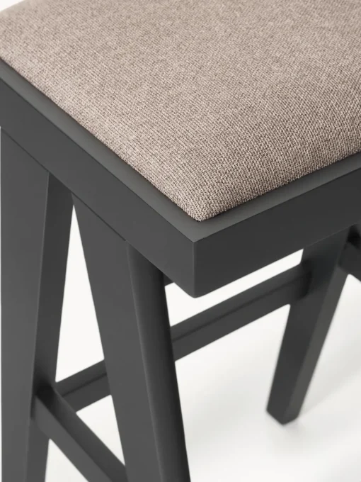 Taburetes Altos|Sillas>Westwing Collection Taburete de bar con acolchado Sissi Tejido greige, negro