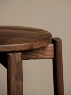 Taburetes Altos|Sillas>Audo Copenhagen Taburete de madera de nogal Passage Madera de nogal, dorado