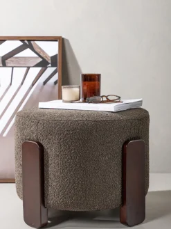 Pufs Y Otomanos|Pufs Y Otomanos>Venture Design Taburete de tejido bouclé con patas de madera Coffey Bouclé verde oliva, madera de caucho lacada en marrón oscuro