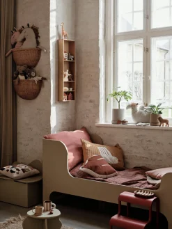 Decoración Infantil|Mesas Y Sillas Infantiles></noscript>Ferm Living Kids Taburete infantil de metal Up Step Rojo