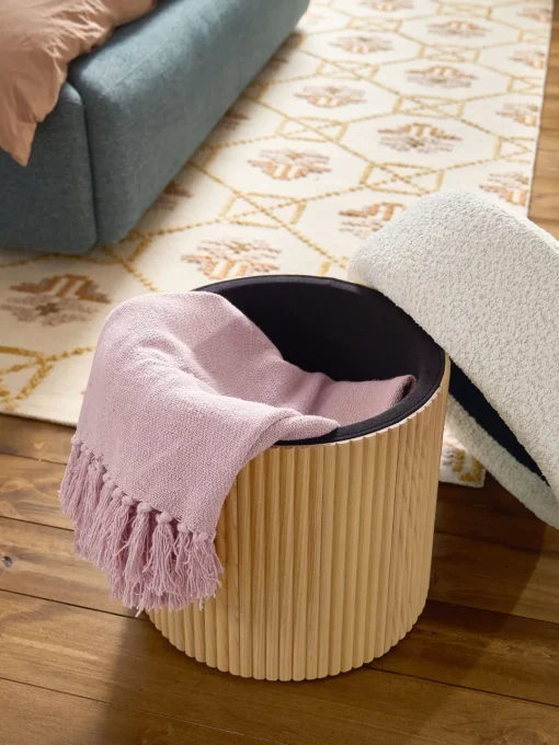 Pufs Y Otomanos|Pufs Y Otomanos>Westwing Collection Taburete tapizado en borreguillo bouclé con espacio de almacenamiento Nala Tejido borreguillo bouclé blanco Off White, madera de fresno clara