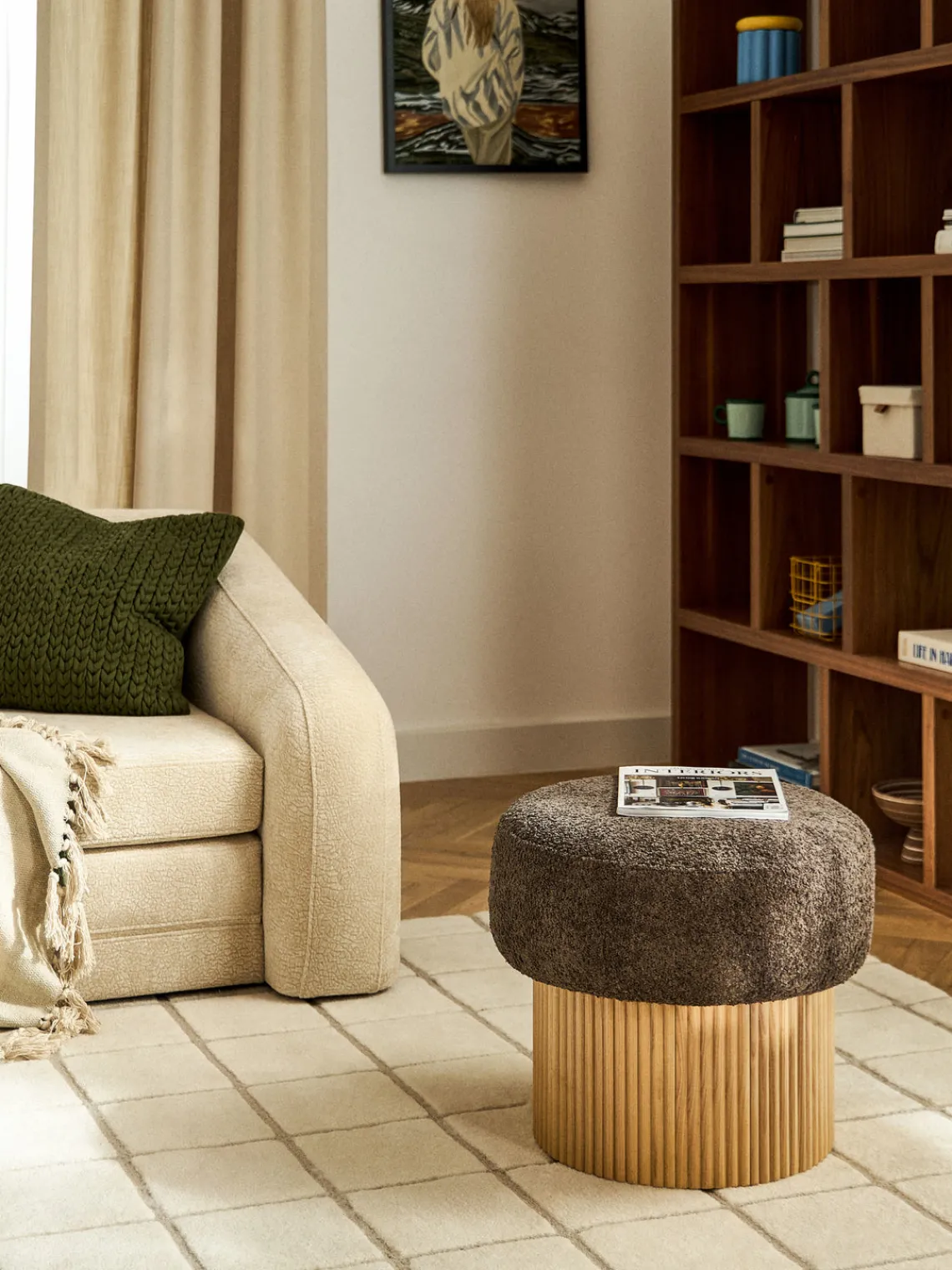 Pufs Y Otomanos|Pufs Y Otomanos>Westwing Collection Taburete tapizado en borreguillo bouclé con espacio de almacenamiento Nala Tejido borreguillo bouclé taupe, madera de fresno clara