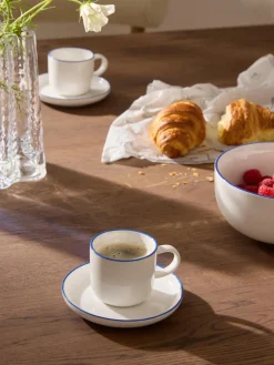 Tazas De Espresso|Vajillas Completas>Westwing Collection Tazas espresso con platitos de porcelana Facile, 2 uds. Blanco Off White con borde azul oscuro