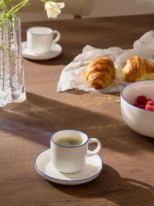 Tazas De Espresso|Vajillas Completas>Westwing Collection Tazas espresso con platitos de porcelana Facile, 2 uds. Blanco Off White con borde azul oscuro