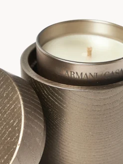 Velas Perfumadas|Jarrones></noscript>Armani Casa Vela perfumada Hola (incienso, vetiver y madera de cedro) Incienso, vetiver y cedro