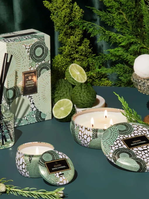 Velas Perfumadas|Jarrones>Voluspa Vela perfumada artesanal Japonica Collection Ciprés, bayas de enebro, hojas de menta y madera