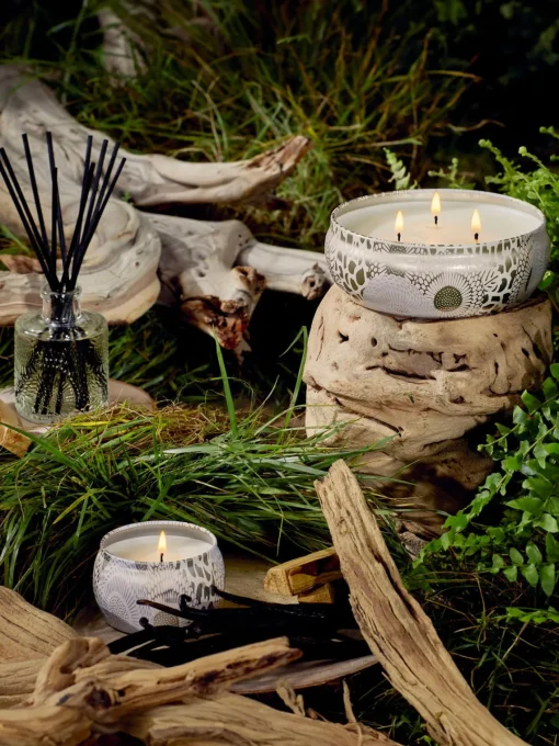 Velas Perfumadas|Jarrones>Voluspa Vela perfumada artesanal de tres mechas Japonica Collection Santal, vainilla Bourbon francesa y oud