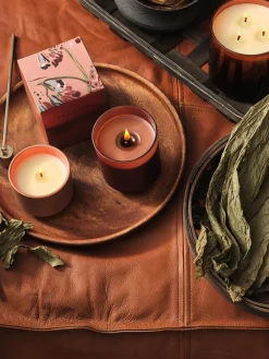 Velas Perfumadas|Jarrones>Bloomingville Vela perfumada de tres mechas Statement (almizcle de cachemira, hoja de tabaco y naranja) Almizcle de cachemira, hojas de tabaco y naranja